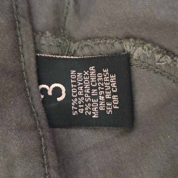 Almost Famous | Stretchy Olive Green Skinny Cargo Pants Juniors Size 3 - Picture 5 of 5
